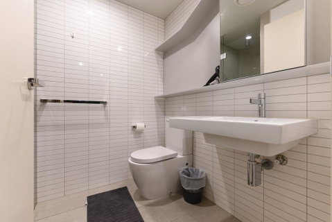 Central City Pad 1 Bathroom Apartment With View - Accommodation Whitsundays 3