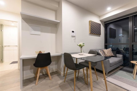 Central City Pad 1 Bathroom Apartment With View - Accommodation Whitsundays 2