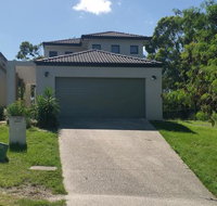 Central Gold Coast Large Modern Elevated House - Accommodation Whitsundays