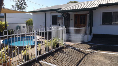 Central Point Motel - Accommodation Whitsundays 1