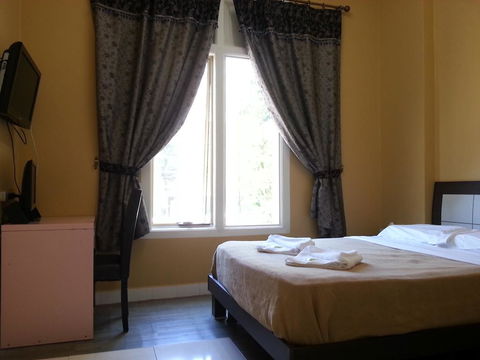 Central Private Hotel - Accommodation Whitsundays 1