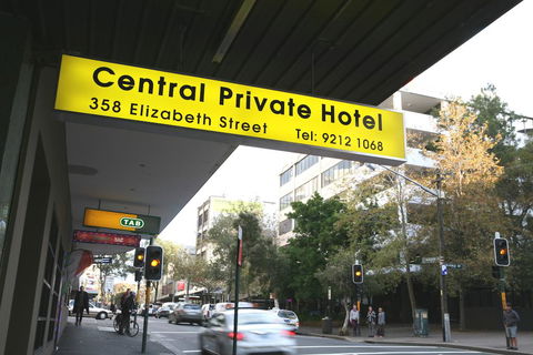 Central Private Hotel - Accommodation Whitsundays 0