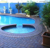 Centrepoint Motor Inn - Accommodation Whitsundays