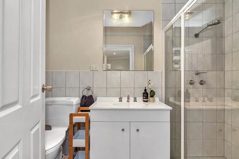 Character Home - Easy Tram To City - Accommodation Whitsundays 2