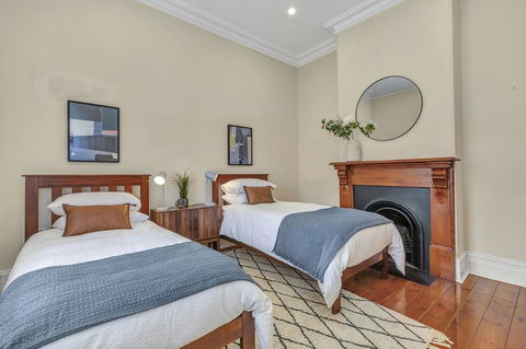 Character Home - Easy Tram To City - Accommodation Whitsundays 1