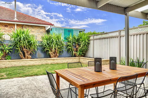 Character Home - Easy Tram To City - Accommodation Whitsundays 3