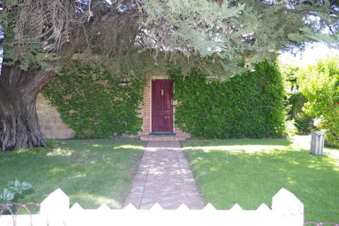 Charlottes Cottage - Accommodation Whitsundays 0