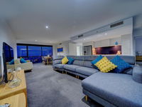 Circle on Cavill 37th Floor Ocean and River Views