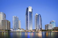 Circle On Cavill Ocean Views In The Heart of Paradise