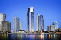 Circle On Cavill Sky Home- Holidays Gold Coast