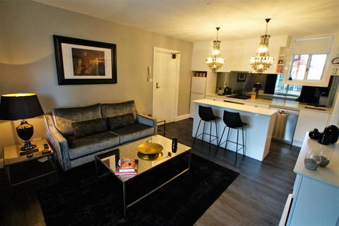 City Life Apartment-full Kitchen & Separate Bedroom - Accommodation Whitsundays 1