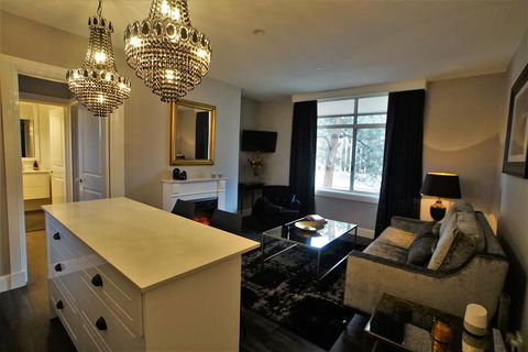 City Life Apartment-full Kitchen & Separate Bedroom - Accommodation Whitsundays 0