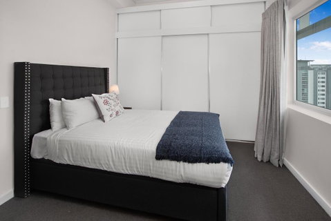 City-Centre Apartment With River Views And Balcony - Accommodation Whitsundays 1
