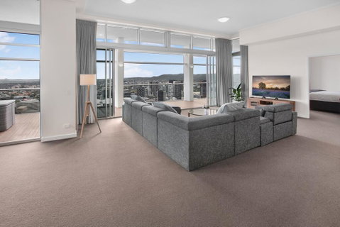 City-Centre Apartment With River Views And Balcony - Accommodation Whitsundays 2