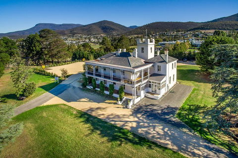 Claremont House - Accommodation Whitsundays 0