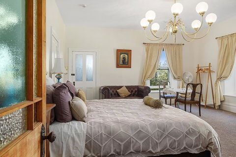 Claremont House - Accommodation Whitsundays 1