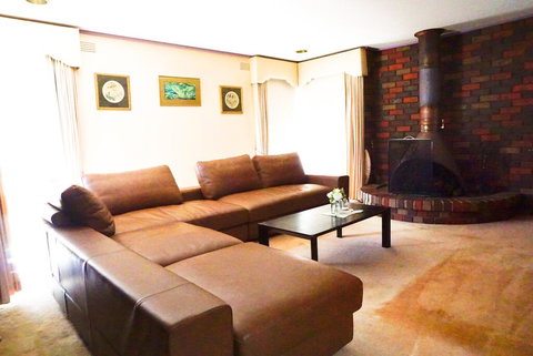 Classic Double Brick Garden House - Accommodation Whitsundays 2