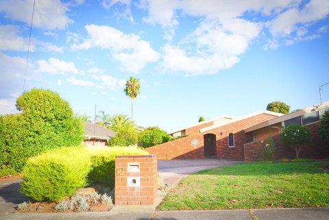 Classic Double Brick Garden House - Accommodation Whitsundays 1