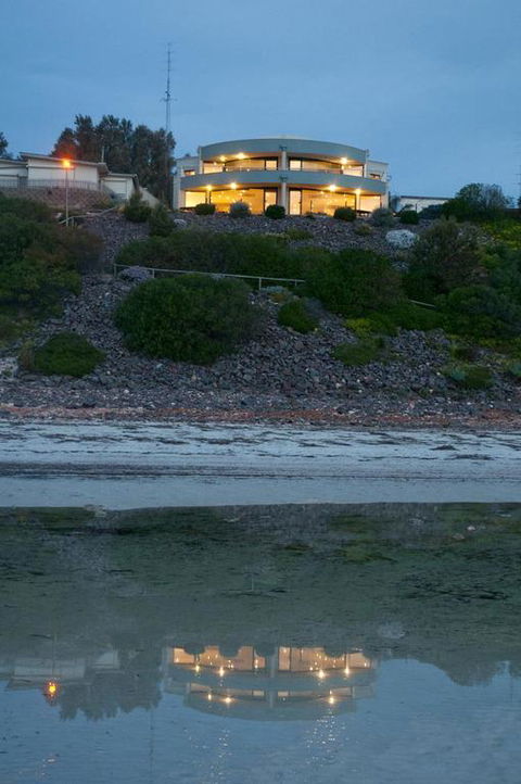 Cliff House Beachfront Villas - Accommodation Whitsundays 3