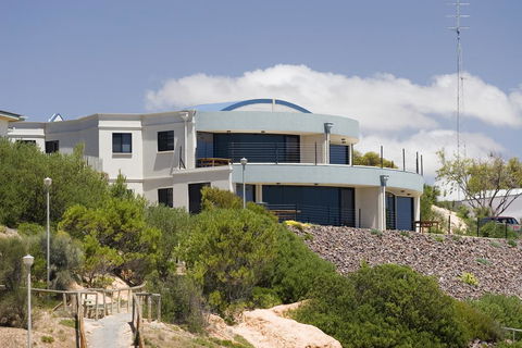 Cliff House Beachfront Villas - Accommodation Whitsundays 2