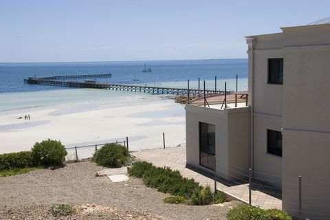 Cliff House Beachfront Villas - Accommodation Whitsundays 0