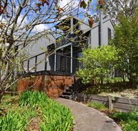 Cloudsong Chalet 2 - Close to the village centre - Accommodation Whitsundays