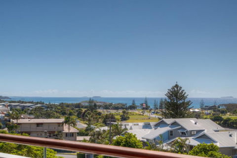 Coffs Jetty Beach House - Accommodation Whitsundays 0