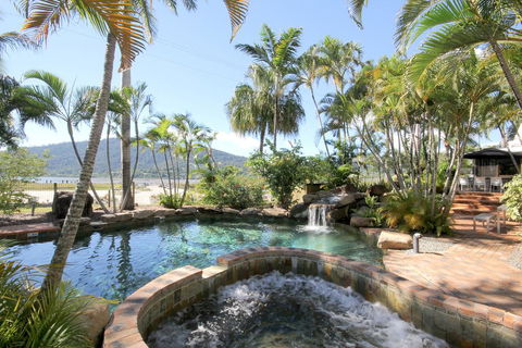 Colonial Palms Motor Inn - Accommodation Whitsundays 2