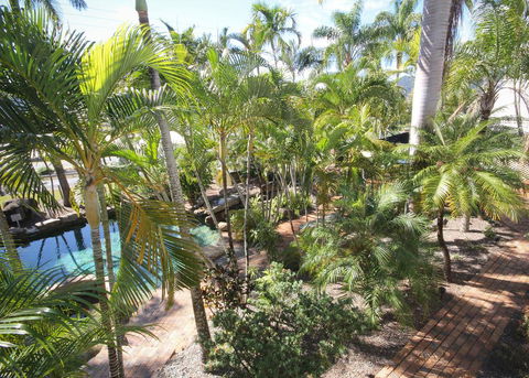 Colonial Palms Motor Inn - Accommodation Whitsundays 1