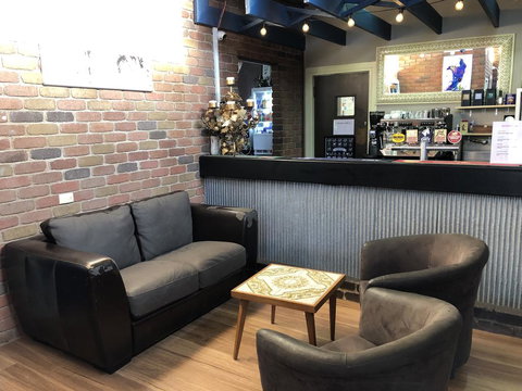 Colony Inn Hotel - Accommodation Whitsundays 3