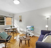 Comfy one-bedroom unit between city and airport - Accommodation Whitsundays