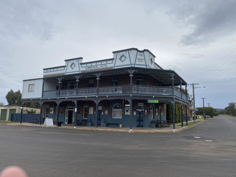 Commercial Hotel Curlewis - Accommodation Whitsundays 0
