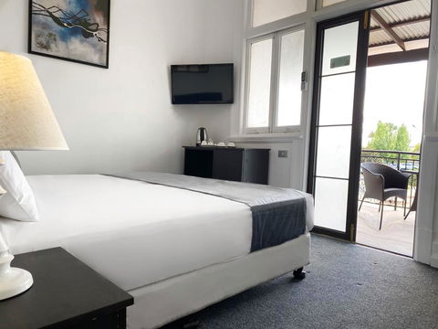 Commercial Hotel Hay - Accommodation Whitsundays 1