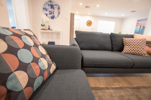 Contemporary Esprit With River Reserve Access - Accommodation Whitsundays 0