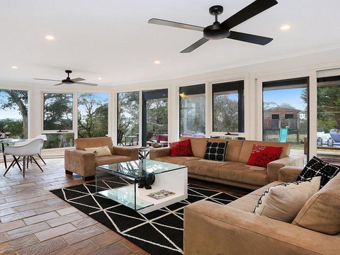 Cooinda - 50 Percent Off Third Night On Weekend - Accommodation Whitsundays 2