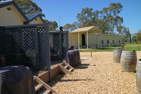 Coonawarra Cabins Unit B - Accommodation Whitsundays 2