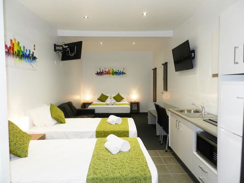 Copper City Motel - Accommodation Whitsundays 2