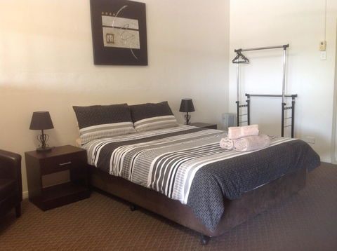 Copper Gate Motel - Accommodation Whitsundays 1