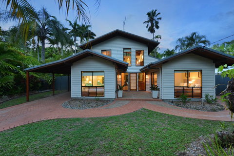 Coral Gardens Port Douglas - Accommodation Whitsundays 0