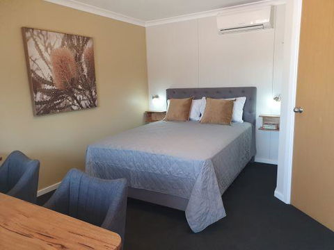 Cornwall House Accommodation - Accommodation Whitsundays 0