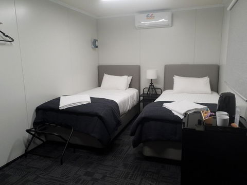 Cornwall House Accommodation - Accommodation Whitsundays 1