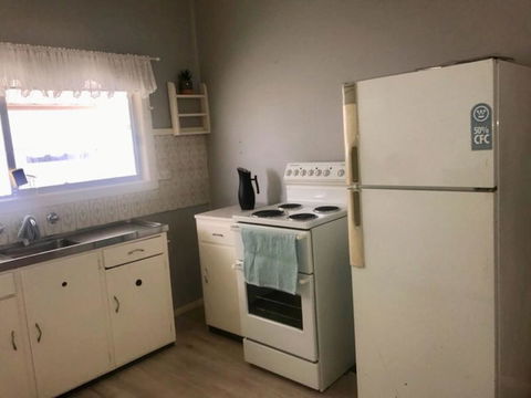 Cosy Country Cottage With AirCon - Accommodation Whitsundays 1