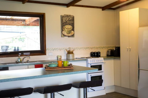 Country Lane Lysterfield - Accommodation Whitsundays 2