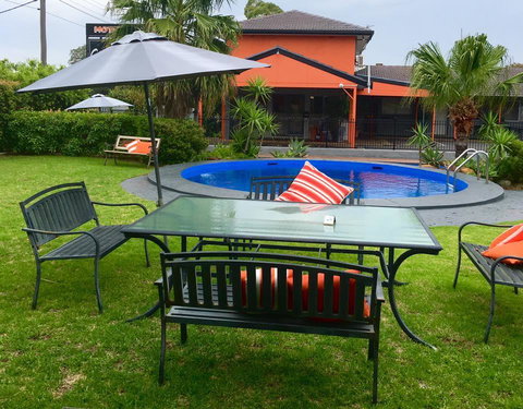 Country Leisure Motor Inn - Accommodation Whitsundays 1