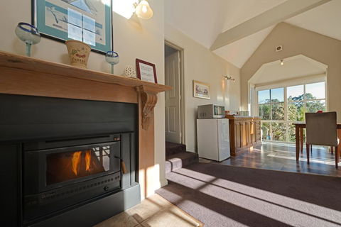 Crabtree Riverfront Cottages - Accommodation Whitsundays 1