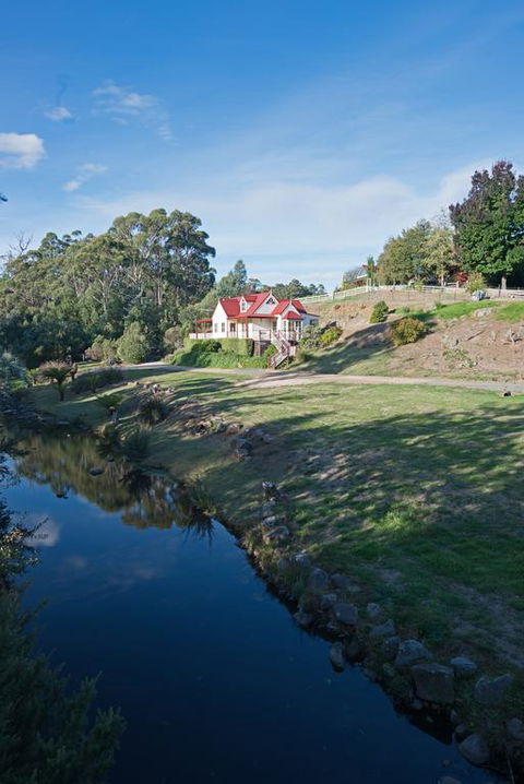 Crabtree Riverfront Cottages - Accommodation Whitsundays 3