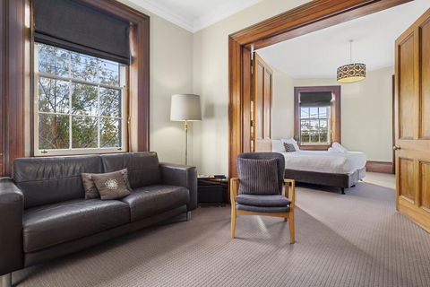 Cromwell Apartment - 3 Red Doors Battery Point - Accommodation Whitsundays 1