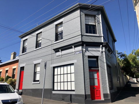 Cromwell Apartment - 3 Red Doors Battery Point - Accommodation Whitsundays 0