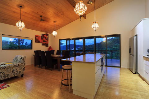 Cumberland Holiday Home - Holiday Home - Accommodation Whitsundays 3