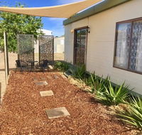 Cute Private Studio Flat with AIRCON - Accommodation Whitsundays